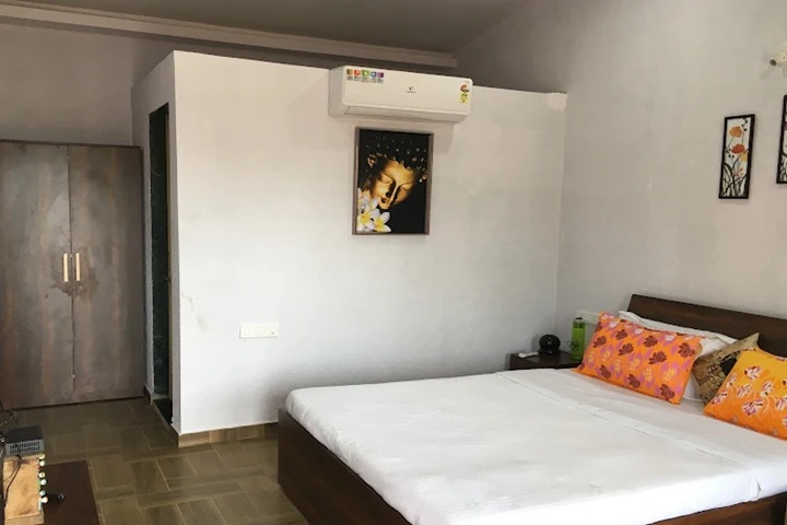 Couple Resort in Pawna Lake with Hill View